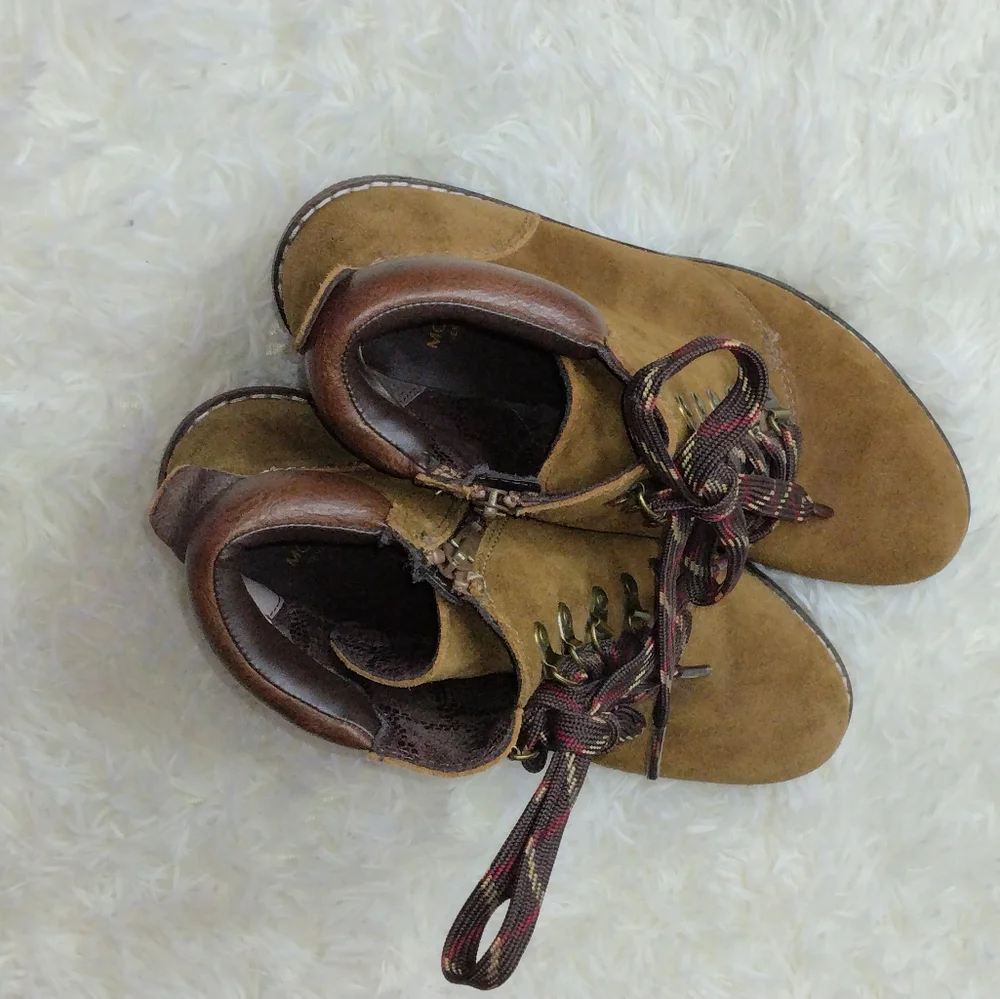 White Mountain Liberty Leather Ankle Heeled Booties Size 9.5